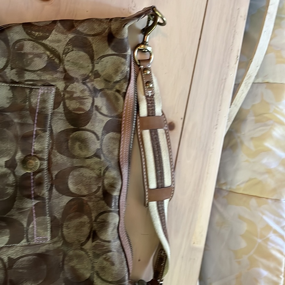 Coach shoulder bag with dust cover - Picture 2 of 7